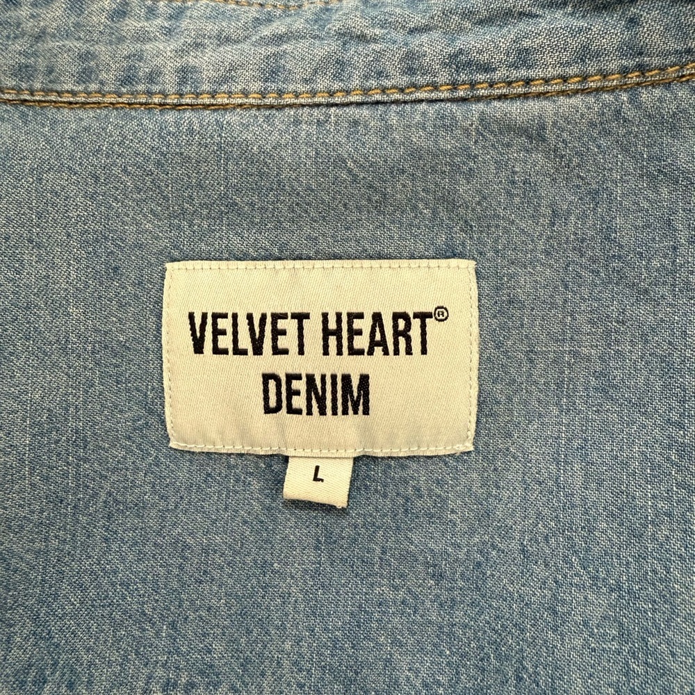 Velvet Heart Light Blue short sleeve Button-Down Shirt - Picture 4 of 4